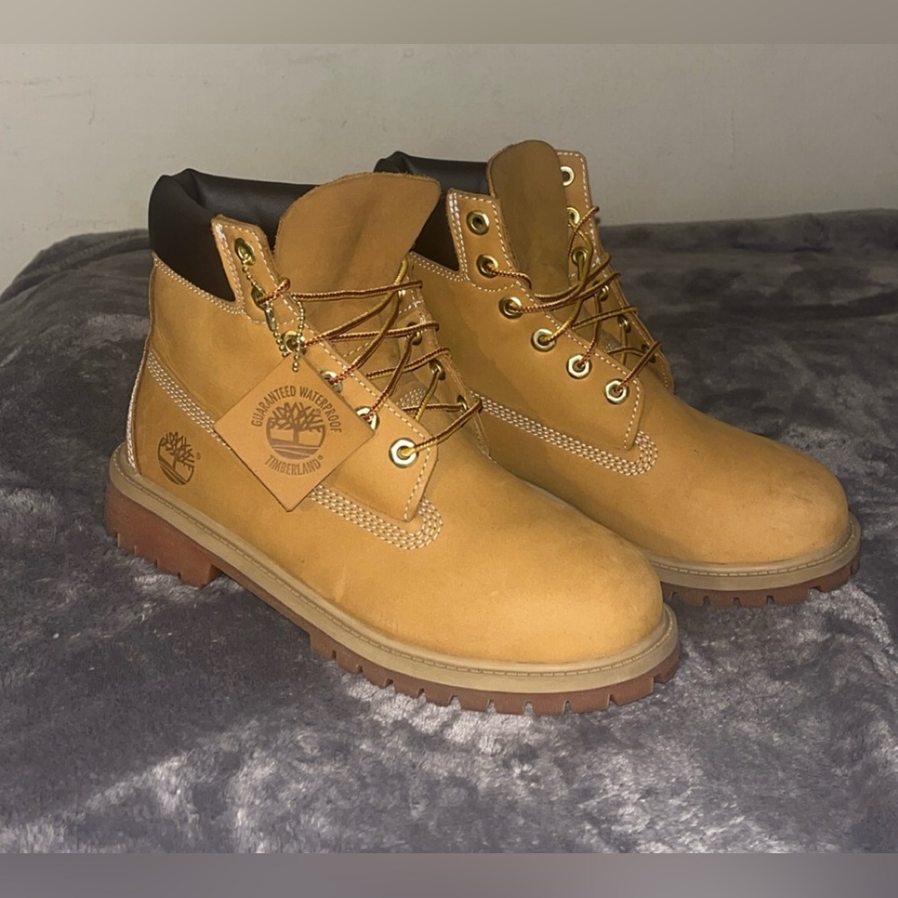 Timberland 6 inch boot size 5 men/ 3.5 women